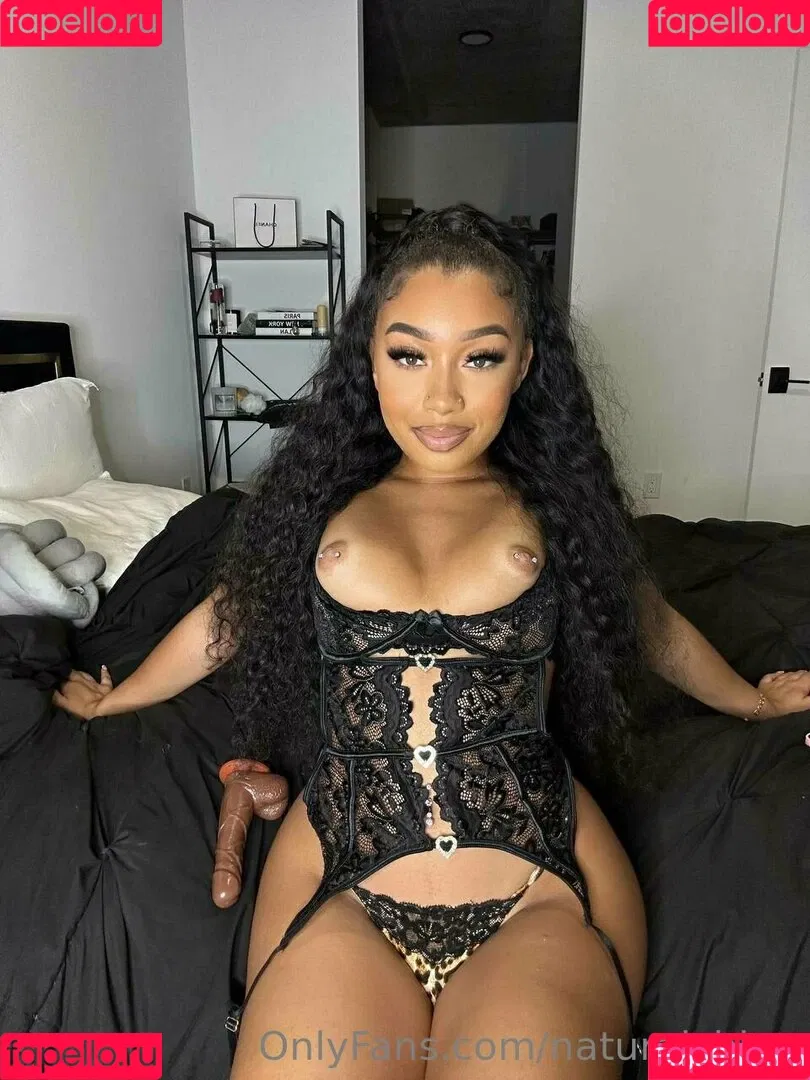 Bubble Booty / Naturalchina Onlyfans Photo Gallery 