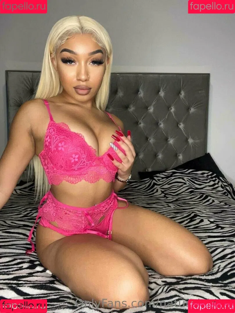 Bubble Booty / Naturalchina Onlyfans Photo Gallery 