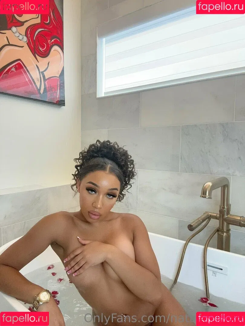 Bubble Booty / Naturalchina Onlyfans Photo Gallery 