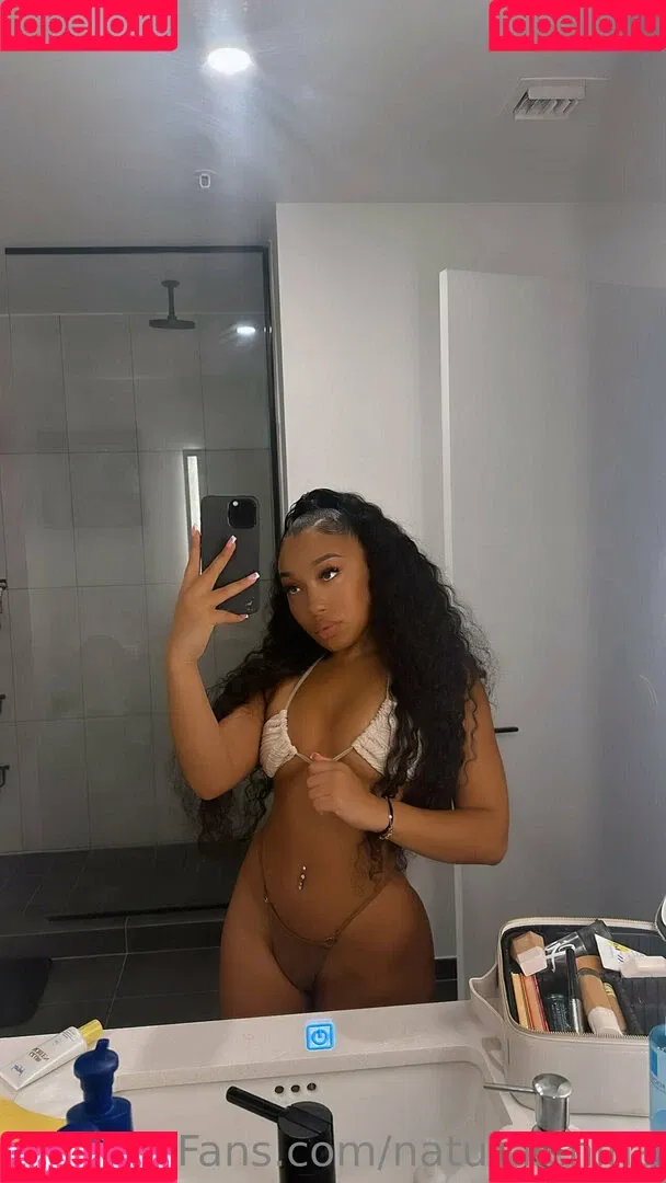 Bubble Booty / Naturalchina Onlyfans Photo Gallery 