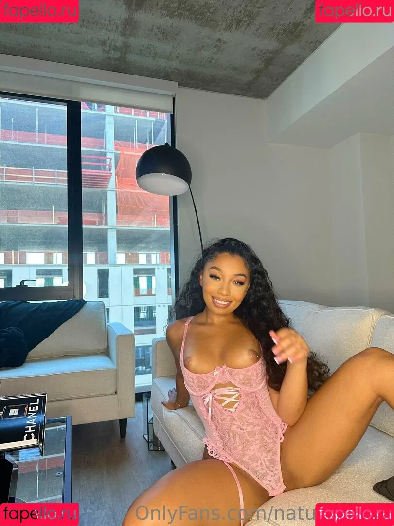 Bubble Booty / Naturalchina Onlyfans Photo Gallery 