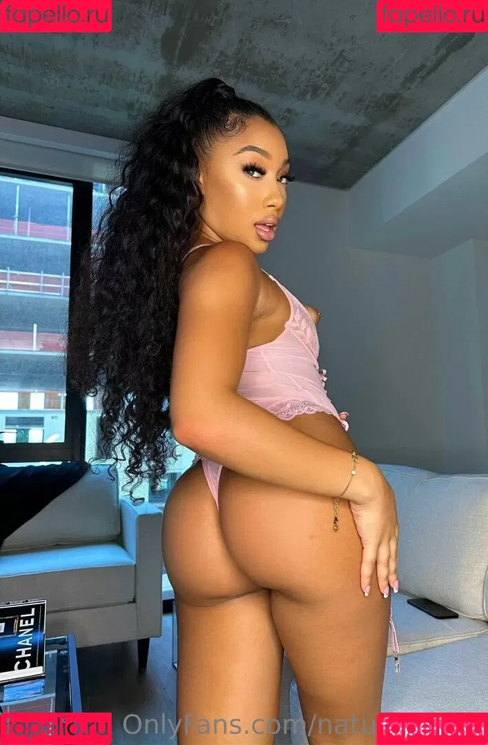 Bubble Booty / Naturalchina Onlyfans Photo Gallery 