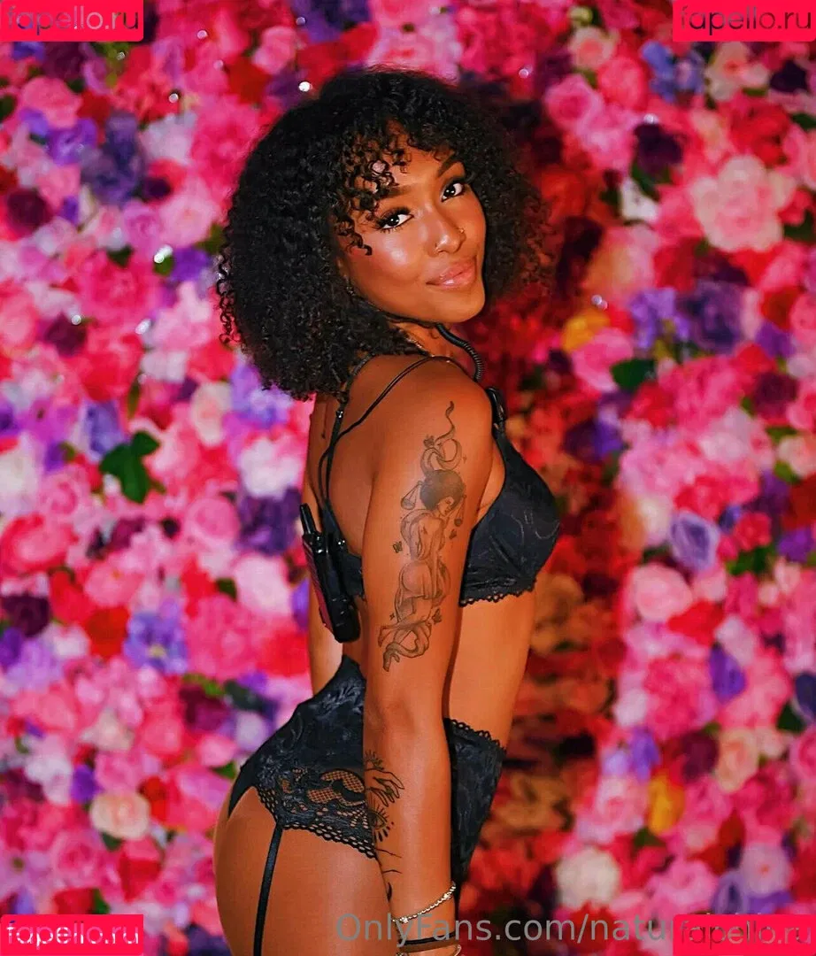 Bubble Booty / Naturalchina Onlyfans Photo Gallery 