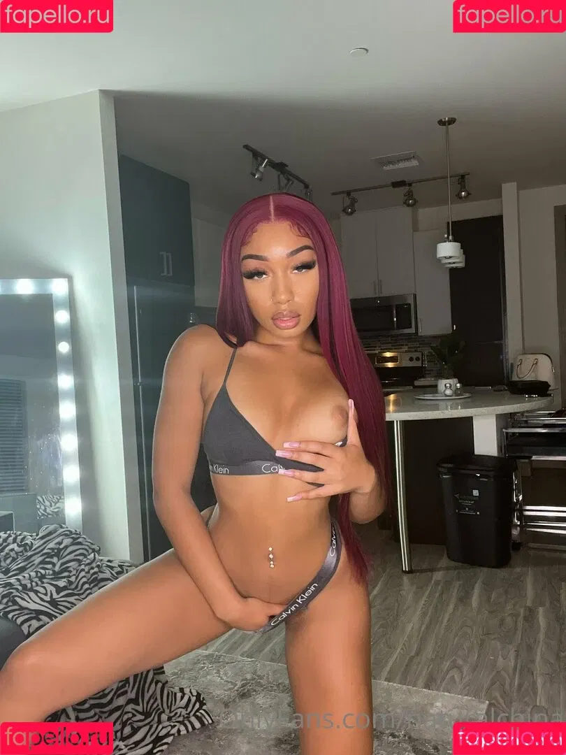 Bubble Booty / Naturalchina Onlyfans Photo Gallery 