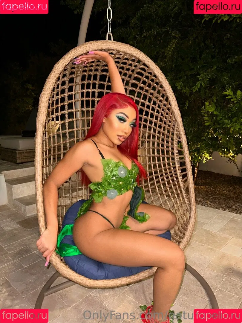 Bubble Booty / Naturalchina Onlyfans Photo Gallery 