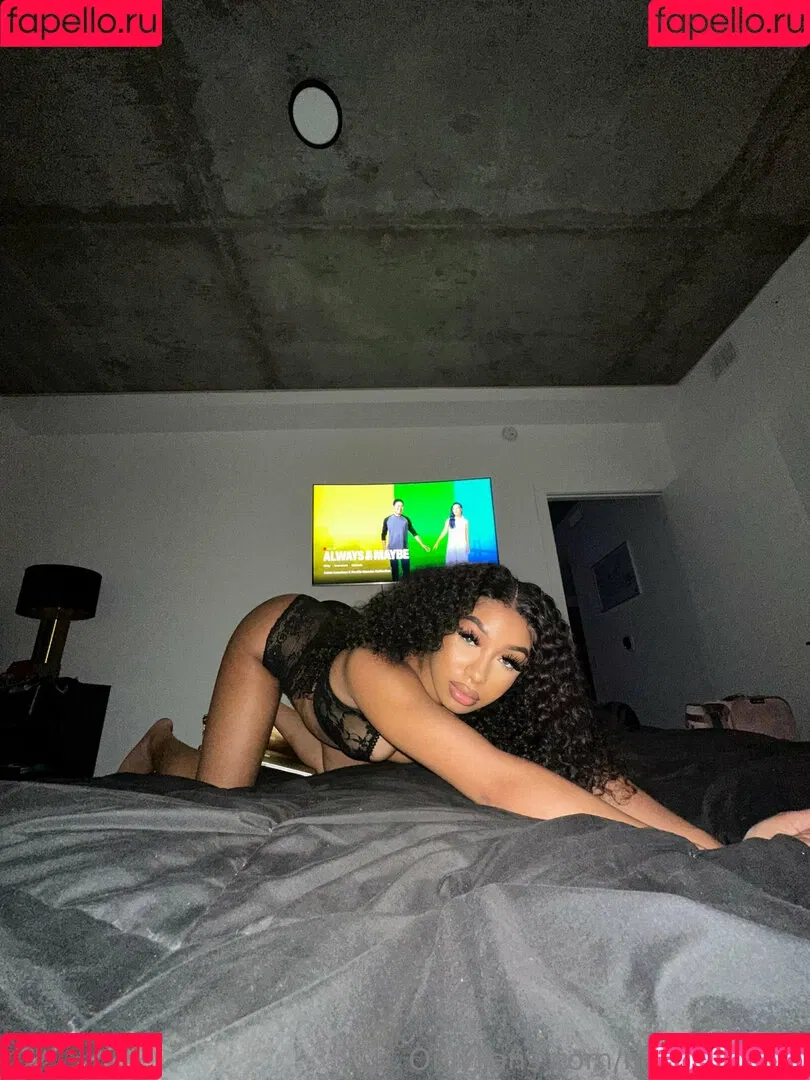 Bubble Booty / Naturalchina Onlyfans Photo Gallery 