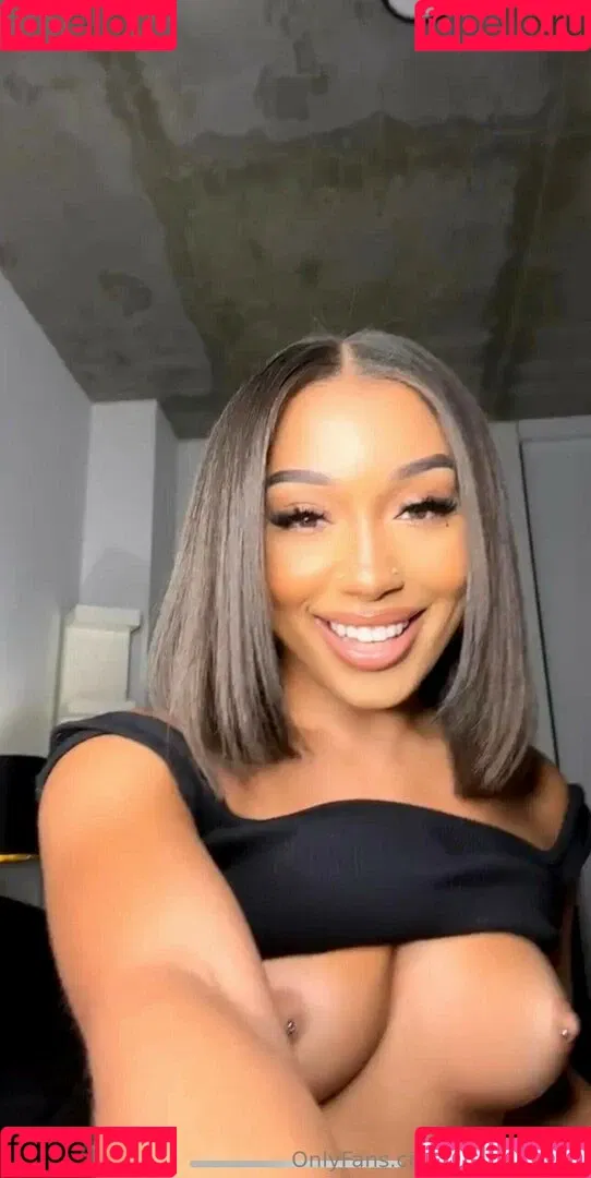 Bubble Booty / Naturalchina Onlyfans Photo Gallery 