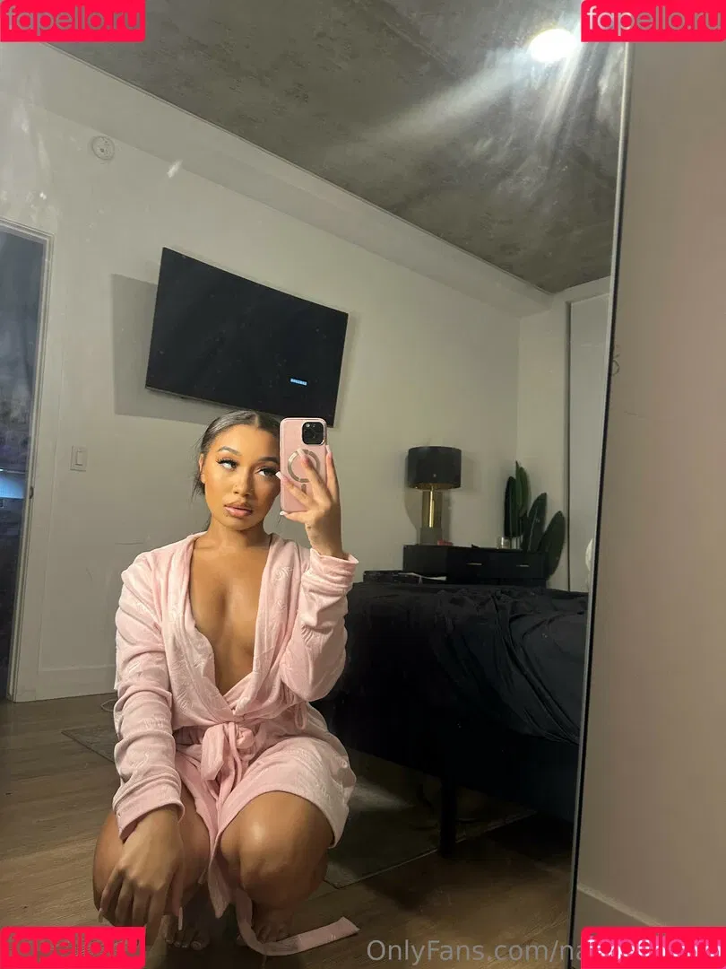 Bubble Booty / Naturalchina Onlyfans Photo Gallery 