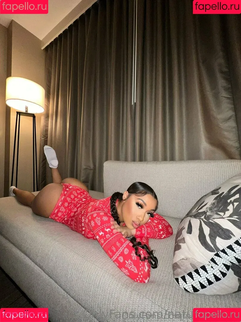 Bubble Booty / Naturalchina Onlyfans Photo Gallery 