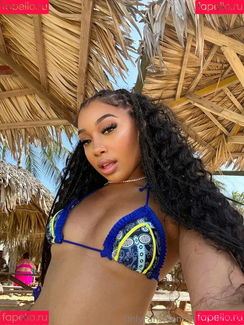 Bubble Booty / Naturalchina Onlyfans Photo Gallery 