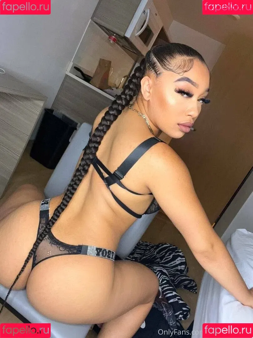 Bubble Booty / Naturalchina Onlyfans Photo Gallery 