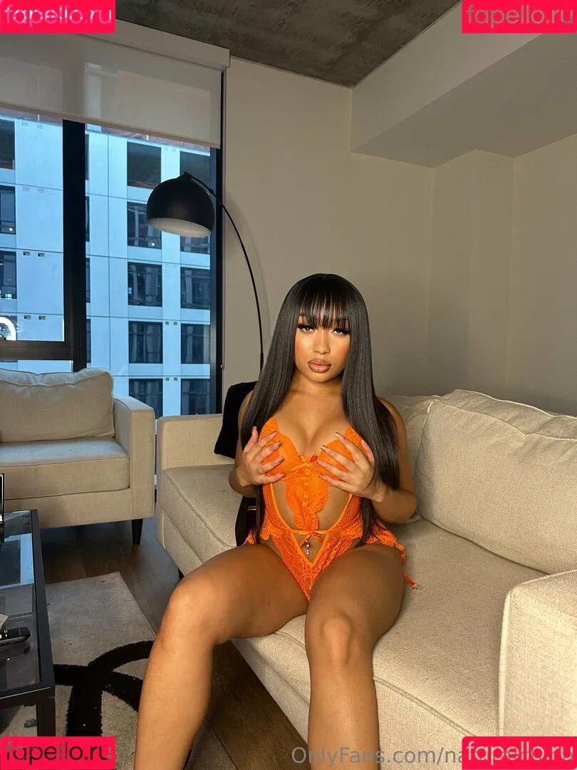 Bubble Booty / Naturalchina Onlyfans Photo Gallery 