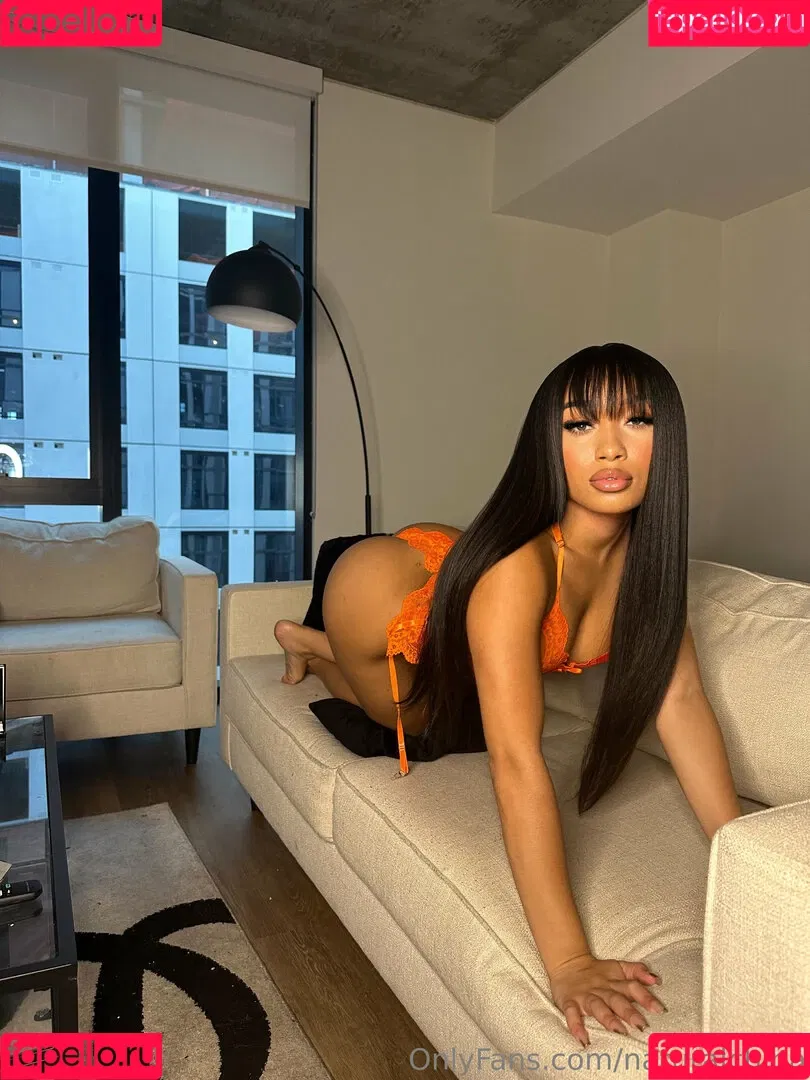 Bubble Booty / Naturalchina Onlyfans Photo Gallery 