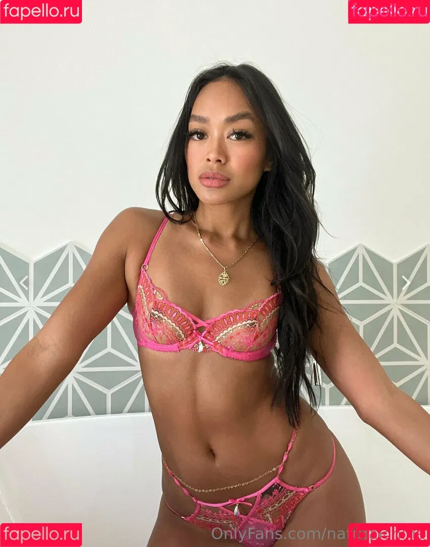 Bubble Booty / Naturalchina Onlyfans Photo Gallery 