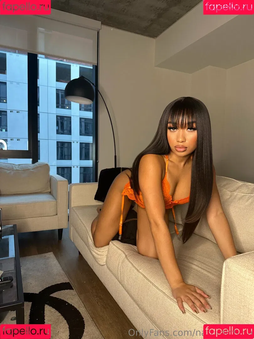 Bubble Booty / Naturalchina Onlyfans Photo Gallery 