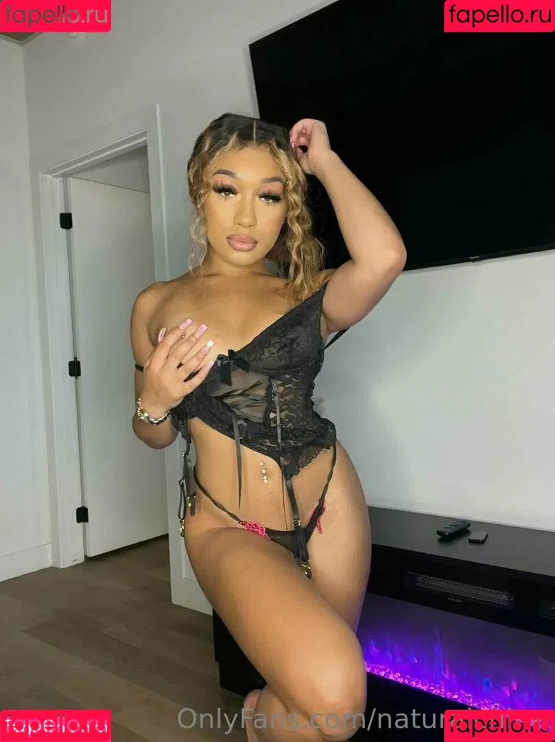 Bubble Booty / Naturalchina Onlyfans Photo Gallery 