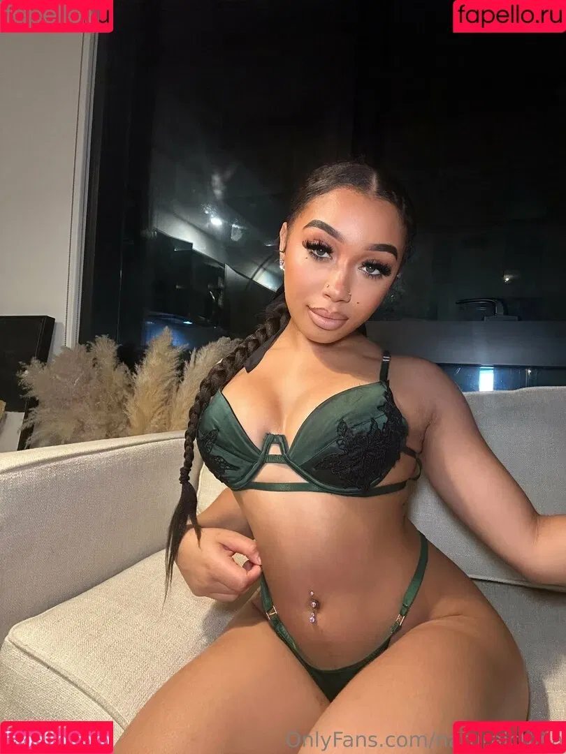 Bubble Booty / Naturalchina Onlyfans Photo Gallery 