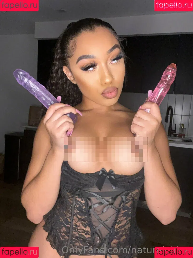 Bubble Booty / Naturalchina Onlyfans Photo Gallery 