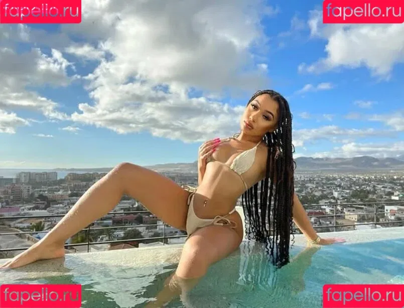 Bubble Booty / Naturalchina Onlyfans Photo Gallery 