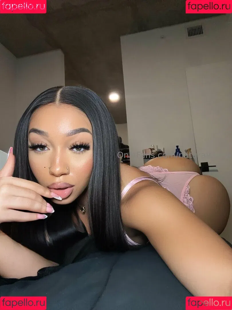 Bubble Booty / Naturalchina Onlyfans Photo Gallery 