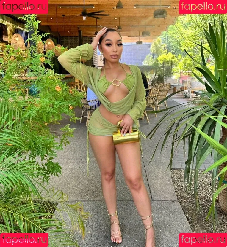 Bubble Booty / Naturalchina Onlyfans Photo Gallery 