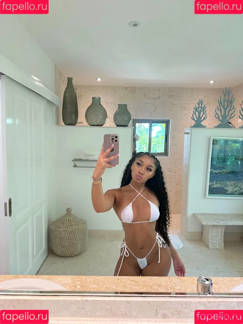 Bubble Booty / Naturalchina Onlyfans Photo Gallery 