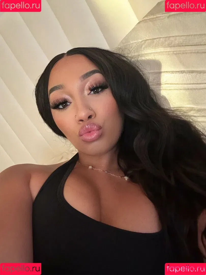 Bubble Booty / Naturalchina Onlyfans Photo Gallery 