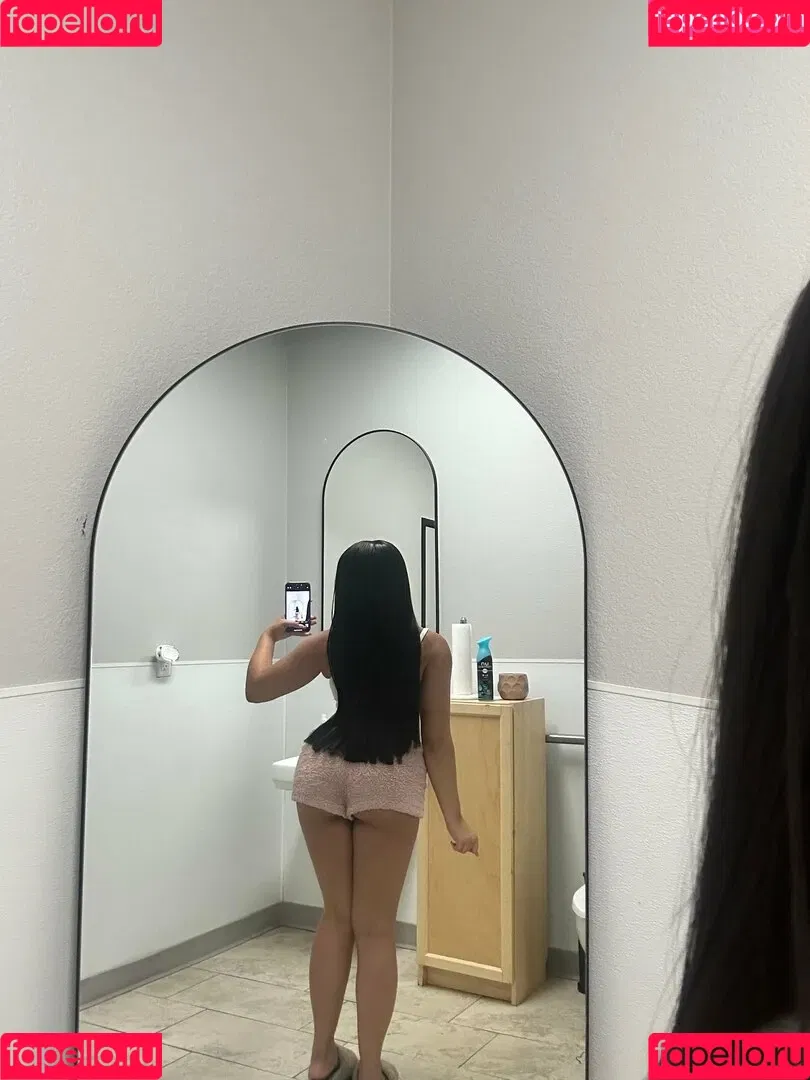 Bubble Booty / Naturalchina Onlyfans Photo Gallery 
