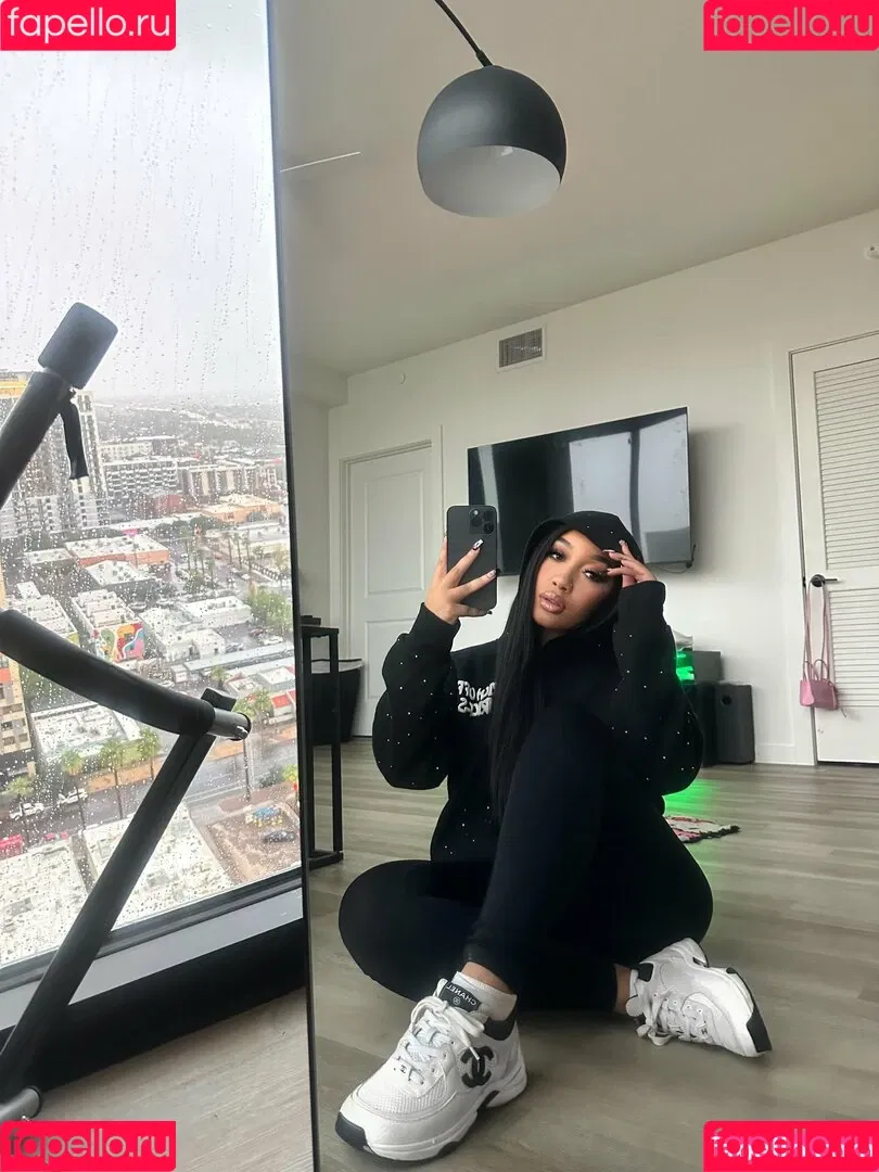 Bubble Booty / Naturalchina Onlyfans Photo Gallery 