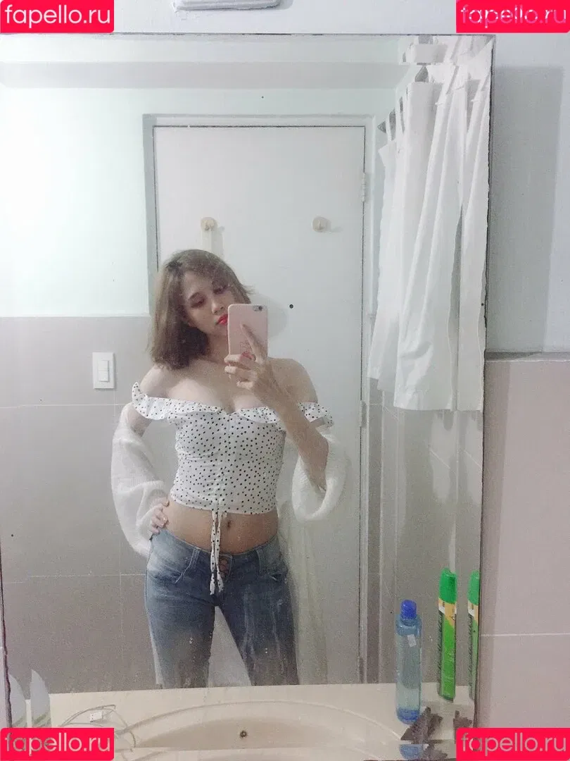 Kura Onee-san / kurasushi_usa / lewdgami Onlyfans Photo Gallery 