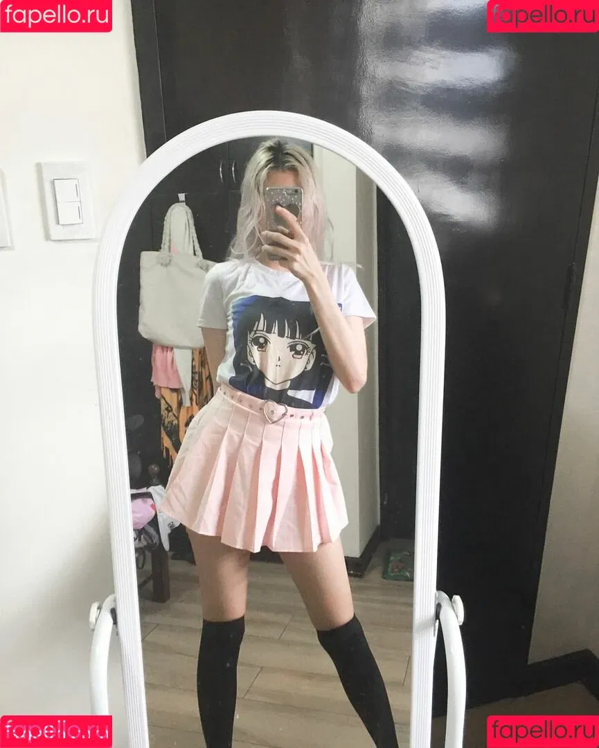 Kura Onee-san / kurasushi_usa / lewdgami Onlyfans Photo Gallery 