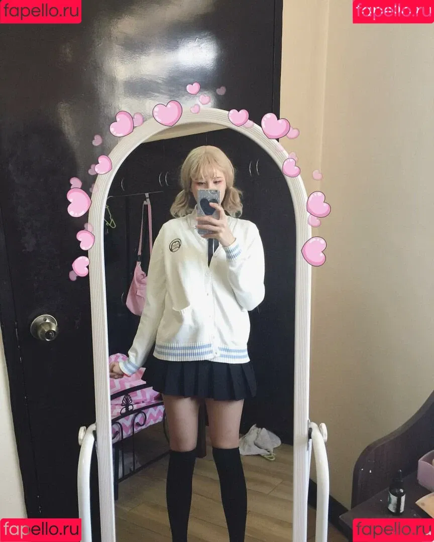 Kura Onee-san / kurasushi_usa / lewdgami Onlyfans Photo Gallery 