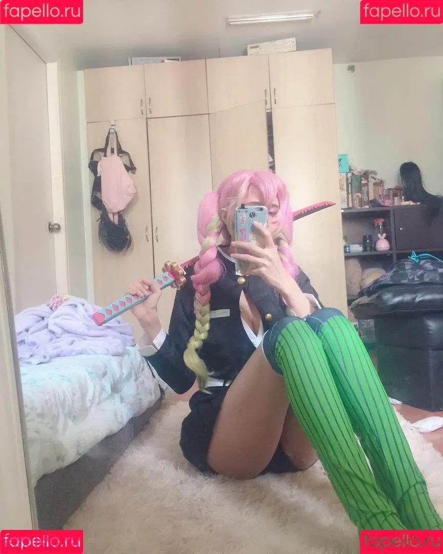 Kura Onee-san / kurasushi_usa / lewdgami Onlyfans Photo Gallery 