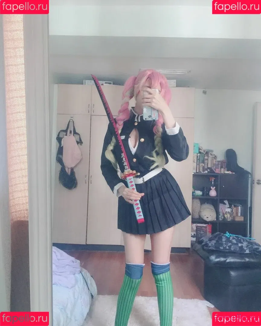 Kura Onee-san / kurasushi_usa / lewdgami Onlyfans Photo Gallery 