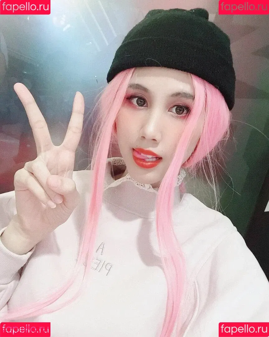 Kura Onee-san / kurasushi_usa / lewdgami Onlyfans Photo Gallery 