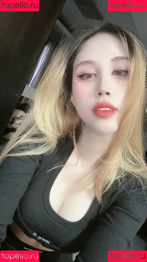 Kura Onee-san / kurasushi_usa / lewdgami Onlyfans Photo Gallery 