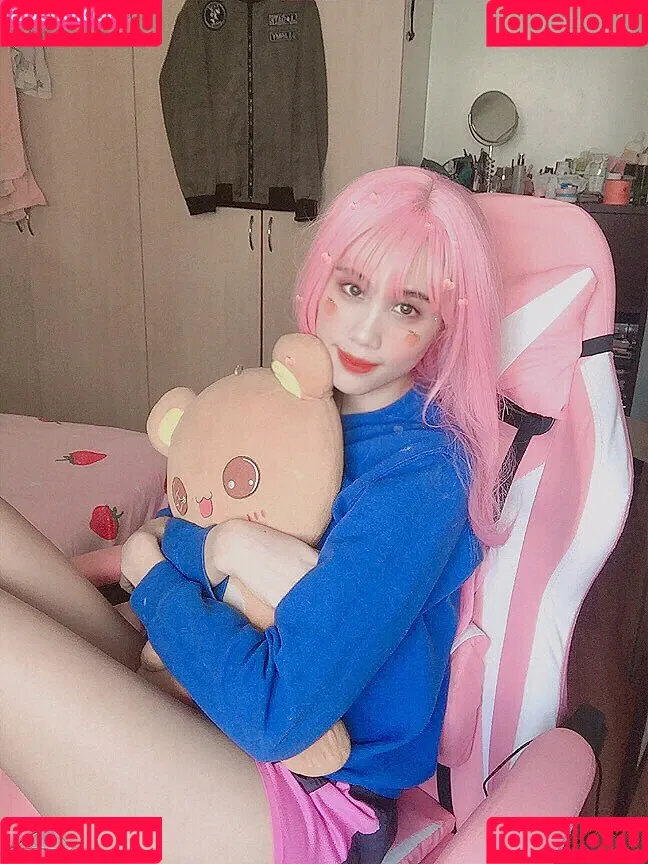 Kura Onee-san / kurasushi_usa / lewdgami Onlyfans Photo Gallery 