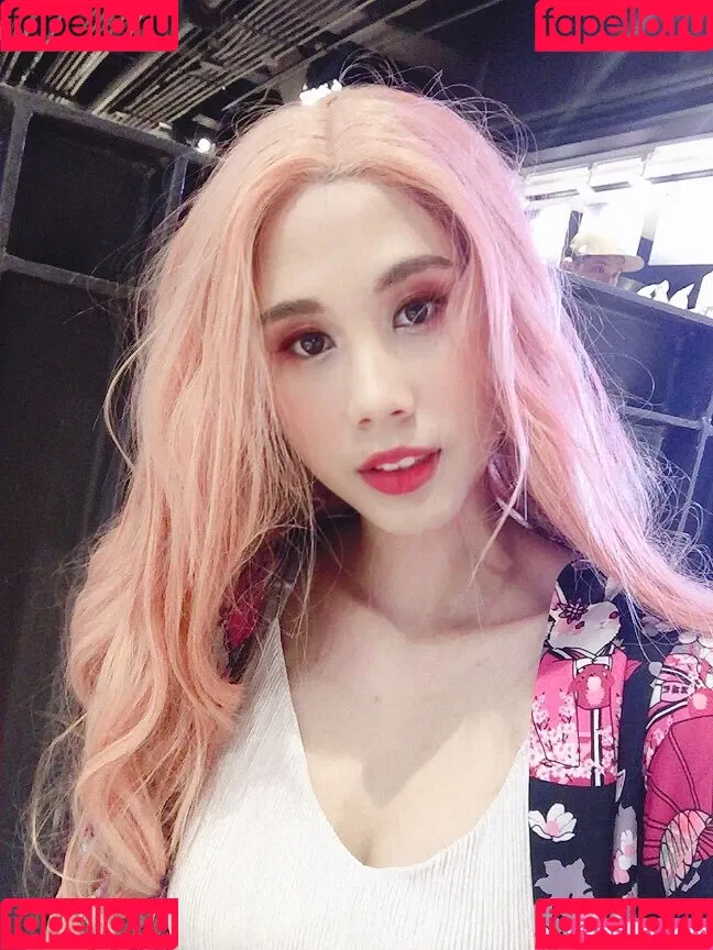 Kura Onee-san / kurasushi_usa / lewdgami Onlyfans Photo Gallery 