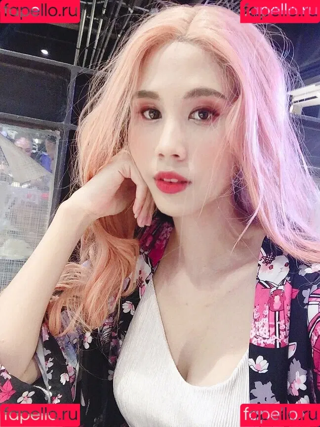 Kura Onee-san / kurasushi_usa / lewdgami Onlyfans Photo Gallery 