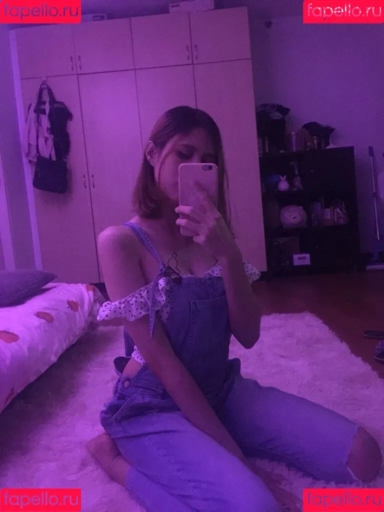 Kura Onee-san / kurasushi_usa / lewdgami Onlyfans Photo Gallery 