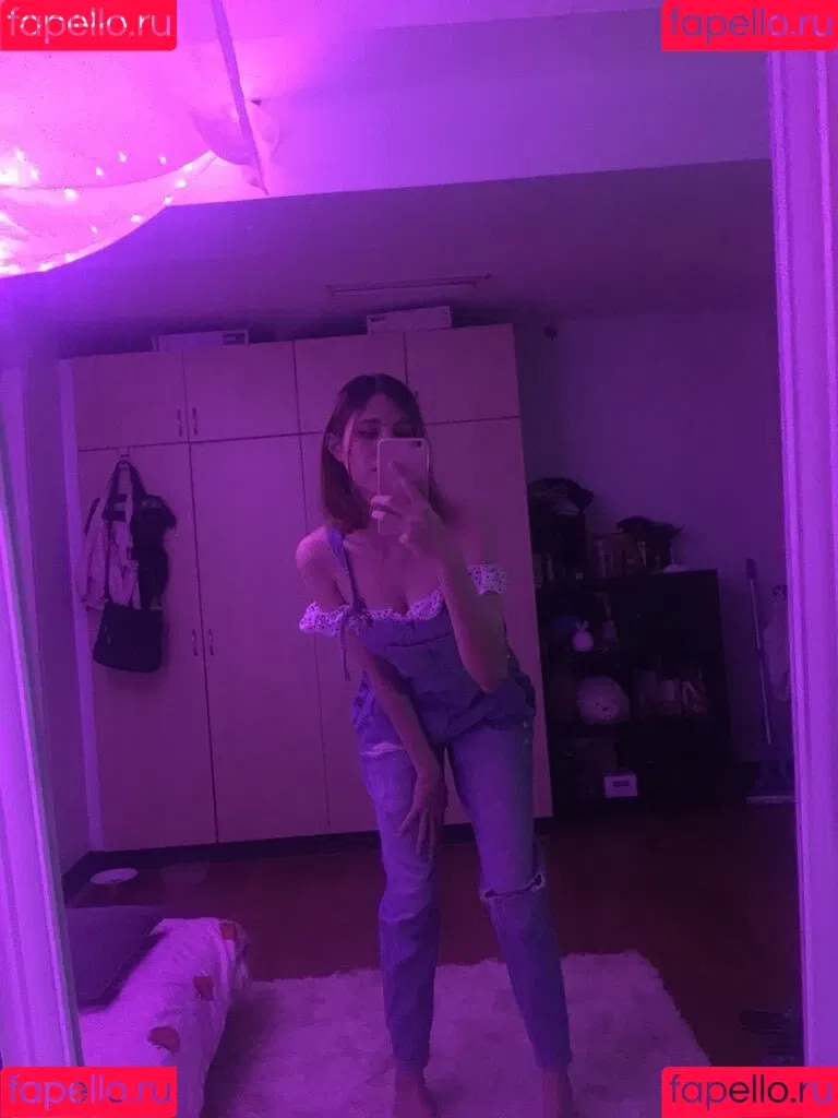 Kura Onee-san / kurasushi_usa / lewdgami Onlyfans Photo Gallery 