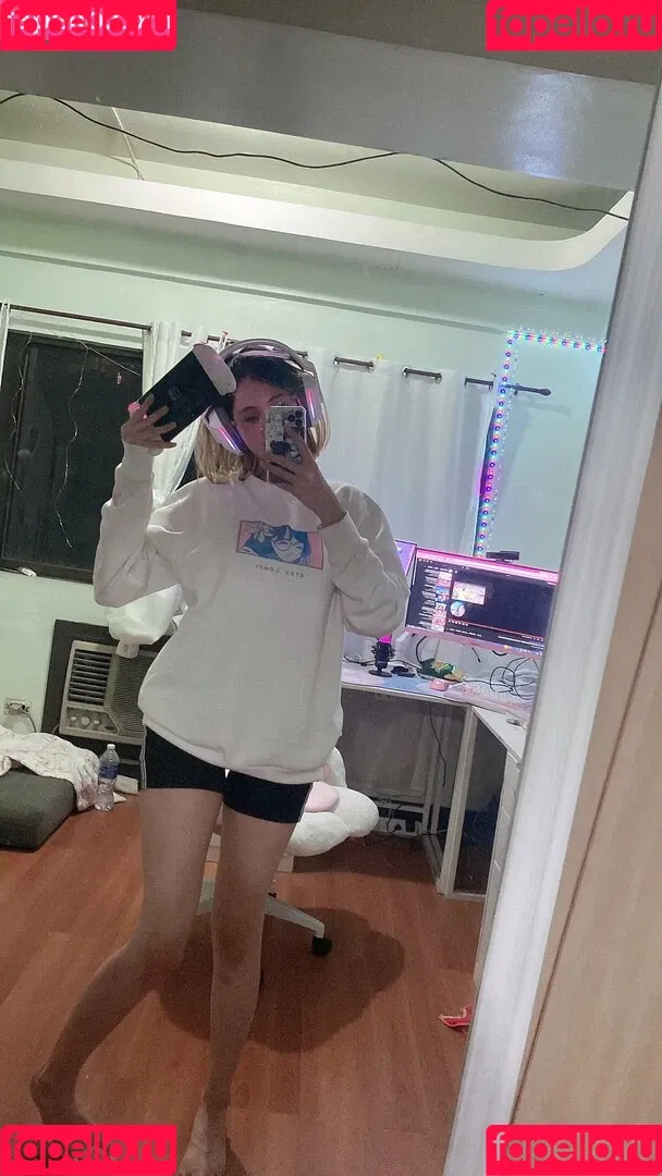 Kura Onee-san / kurasushi_usa / lewdgami Onlyfans Photo Gallery 