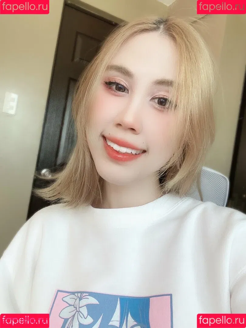 Kura Onee-san / kurasushi_usa / lewdgami Onlyfans Photo Gallery 