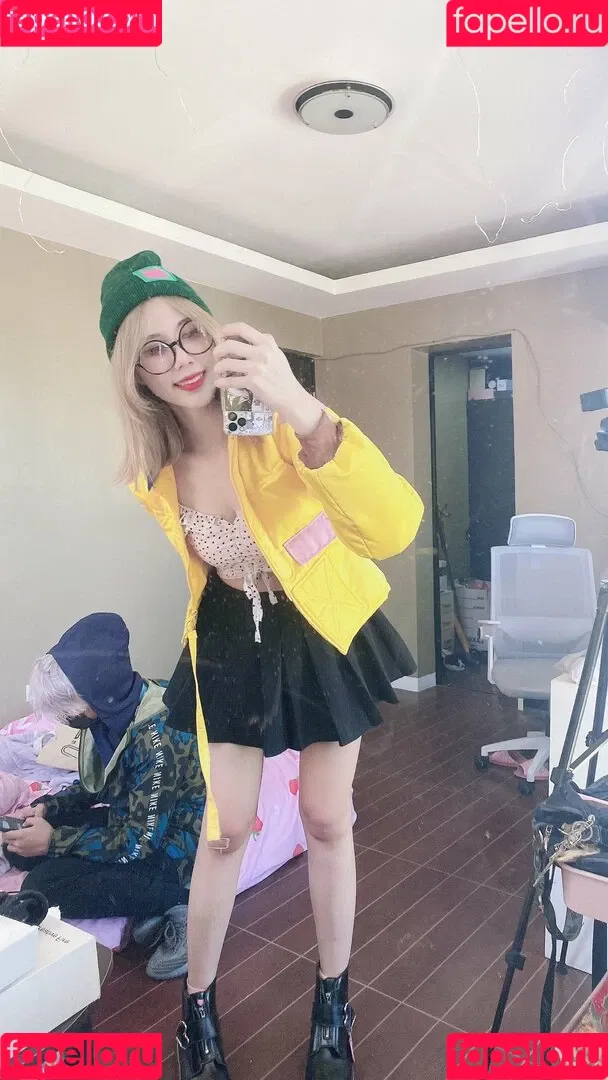 Kura Onee-san / kurasushi_usa / lewdgami Onlyfans Photo Gallery 