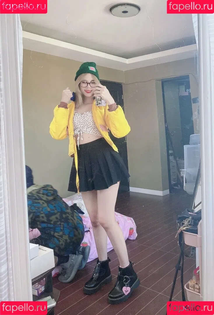 Kura Onee-san / kurasushi_usa / lewdgami Onlyfans Photo Gallery 