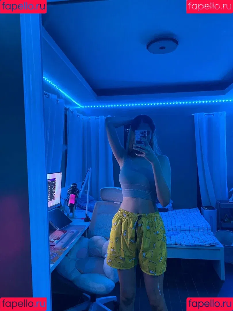 Kura Onee-san / kurasushi_usa / lewdgami Onlyfans Photo Gallery 