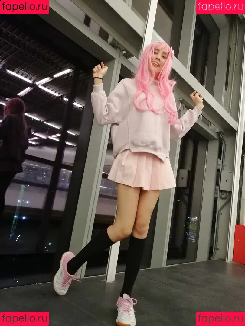 Kura Onee-san / kurasushi_usa / lewdgami Onlyfans Photo Gallery 