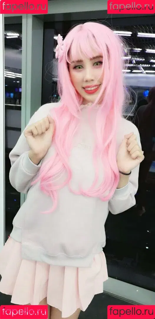 Kura Onee-san / kurasushi_usa / lewdgami Onlyfans Photo Gallery 