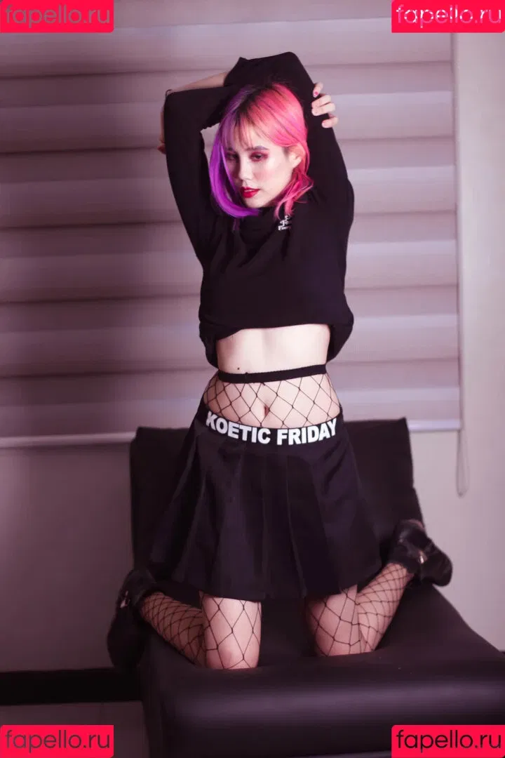 Kura Onee-san / kurasushi_usa / lewdgami Onlyfans Photo Gallery 