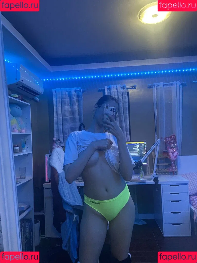 Kura Onee-san / kurasushi_usa / lewdgami Onlyfans Photo Gallery 